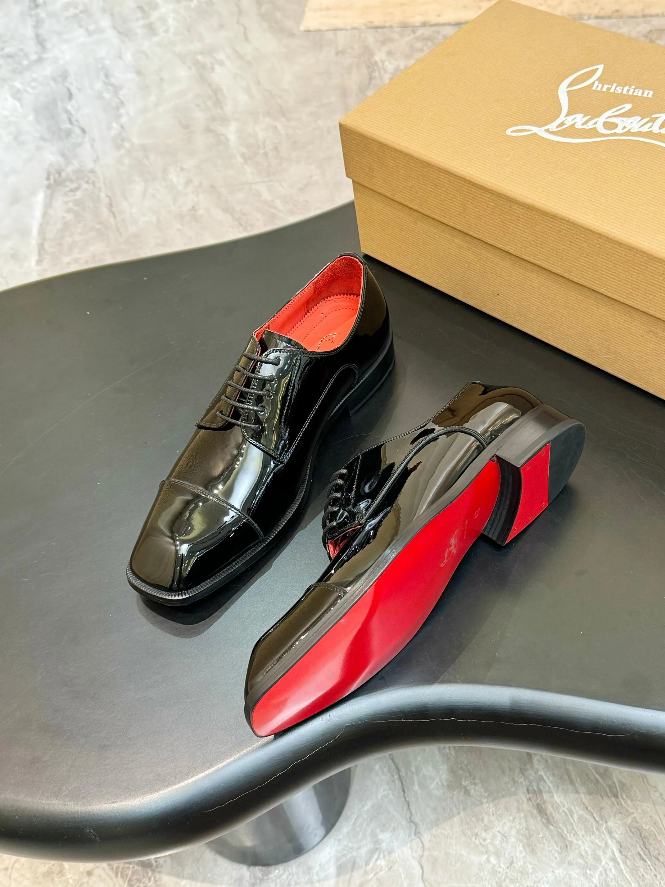 [CL red sole shoes] Top P: 1020💰 Size 39-44 (⚠️38.45.46.47 custom-made, non-returnable and non-exchangeable) 🆑High-end men's business formal leather shoes, original authentic top quality goods ••✅💯 Top original order purchasing agent! Original imported patterned cowhide ➕Imported cowhide lining ➕Cowhide feet ➕Original leather outsole~🉑️Feel free to compare the authentic ones!